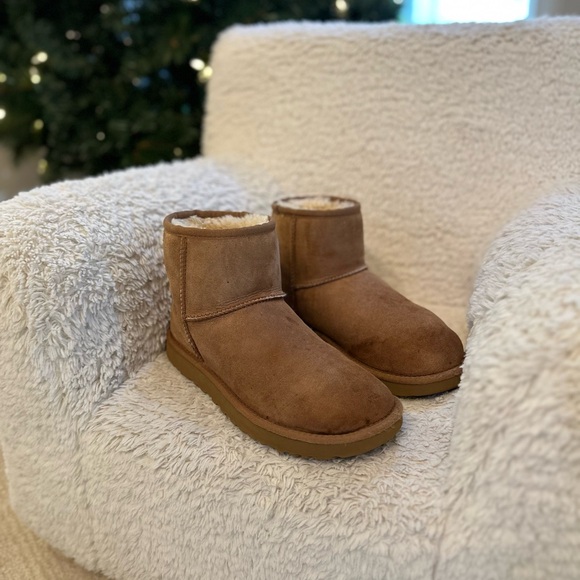 Women’s Ugg Classic Mini II in Chestnut - Picture 5 of 5
